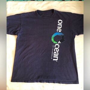 vtg sea world One ocean orca whale theme blue t-shirt Mens Medium?